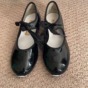 Little girl Tap shoes 13 1/2 Excellent condition